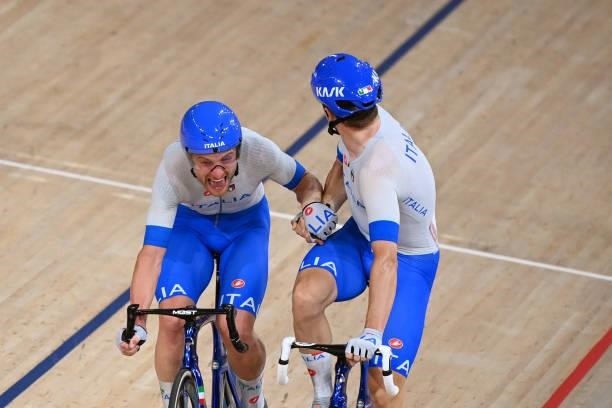 Italy's Elia Viviani and Italy's Simone Consonni in action in the men's track cycling madison final during the Tokyo 2020 Olympic Games at Izu...