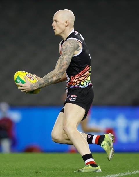 Zak Jones of the Saints in action during the 2021 AFL Round 21 match between the St Kilda Saints and the Sydney Swans at Marvel Stadium on August 7,...