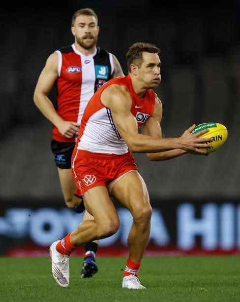 Josh P. Kennedy of the Swans in action during the 2021 AFL Round 21 match between the St Kilda Saints and the Sydney Swans at Marvel Stadium on...
