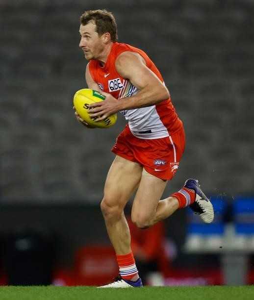Harry Cunningham of the Swans in action during the 2021 AFL Round 21 match between the St Kilda Saints and the Sydney Swans at Marvel Stadium on...