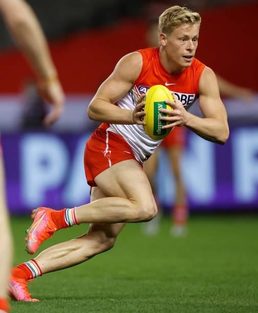 Isaac Heeney of the Swans in action during the 2021 AFL Round 21 match between the St Kilda Saints and the Sydney Swans at Marvel Stadium on August...
