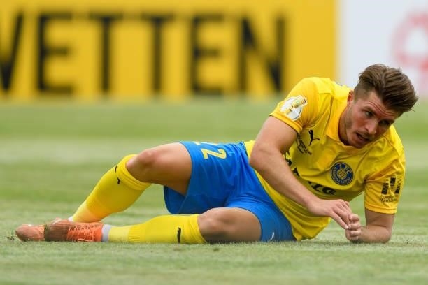 Maik Salewski of 1. FC Lokomotive Leipzig looks dejected during the DFB Cup first round match between 1. FC Lok Leipzig and Bayer Leverkusen at...