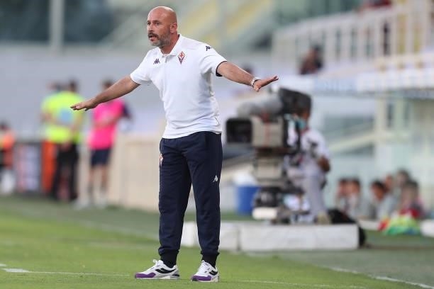 Vincenzo Italiano manager of AFC Fiorentina gestures during the Pre-Season Friendly match between ACF Fiorentina v Espanyol at Artemio Franchi on...