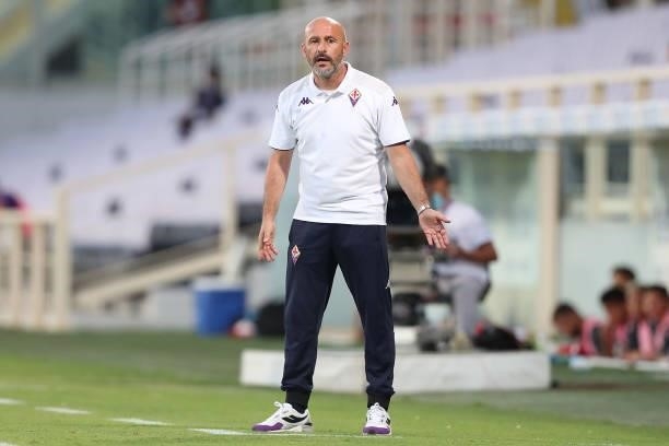 Vincenzo Italiano manager of AFC Fiorentina gestures during the Pre-Season Friendly match between ACF Fiorentina v Espanyol at Artemio Franchi on...