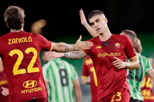 Gianluca Mancini of AS Roma celebrates 2-2 with Nicolo Zaniolo of AS Roma during the Club Friendly match between Real Betis Sevilla v AS Roma at the...