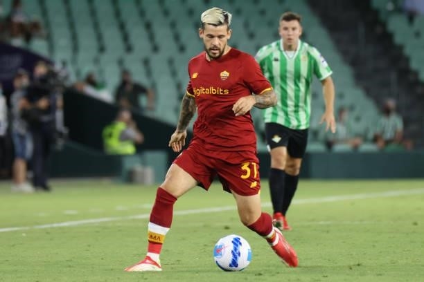 Carles Perez of AS Roma during the pre-season friendly match between Real Betis and AS Roma at Benito Villamarin in Seville, Spain, on August 7, 2021.