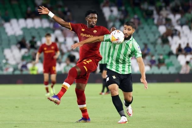 Nabil Fekir of Real Betis and Amadou Diawara of AS Roma during the pre-season friendly match between Real Betis and AS Roma at Benito Villamarin in...