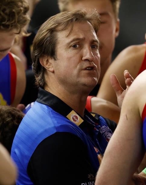 Luke Beveridge, Senior Coach of the Bulldogs addresses his players during the 2021 AFL Round 21 match between the Western Bulldogs and the Essendon...