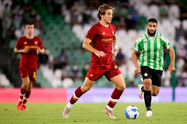 Edoardo Bove of AS Roma during the Club Friendly match between Real Betis Sevilla v AS Roma at the Estadio Benito Villamarin on August 7, 2021 in...