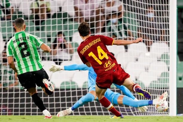 Martin Montoya of Real Betis, Rui Silva of Real Betis, Eldor Shomurodov of AS Roma scores the first goal to make it 2-2 during the Club Friendly...