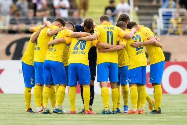 Players of 1. FC Lokomotive Leipzig form a circle during the DFB Cup first round match between 1. FC Lok Leipzig and Bayer Leverkusen at...