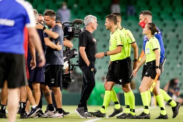 Coach Jose Mourinho of AS Roma, referee Jorge Figueroa Vazquez during the Club Friendly match between Real Betis Sevilla v AS Roma at the Estadio...