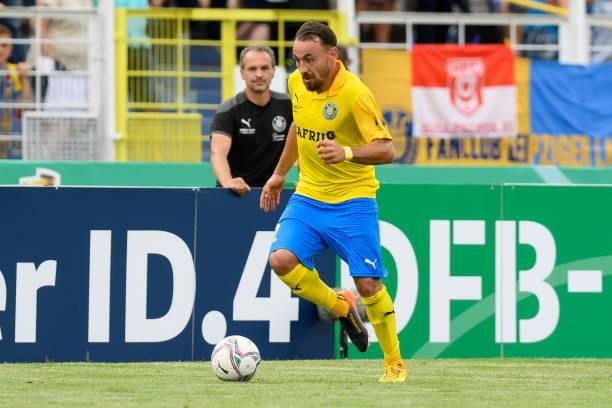 Robert Berger of 1. FC Lokomotive Leipzig controls the ball during the DFB Cup first round match between 1. FC Lok Leipzig and Bayer Leverkusen at...