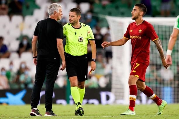 Coach Jose Mourinho of AS Roma, referee Jorge Figueroa Vazquez, Lorenzo Pellegrini of AS Roma during the Club Friendly match between Real Betis...