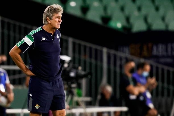 Coach Manuel Pellegrini of Real Betis during the Club Friendly match between Real Betis Sevilla v AS Roma at the Estadio Benito Villamarin on August...