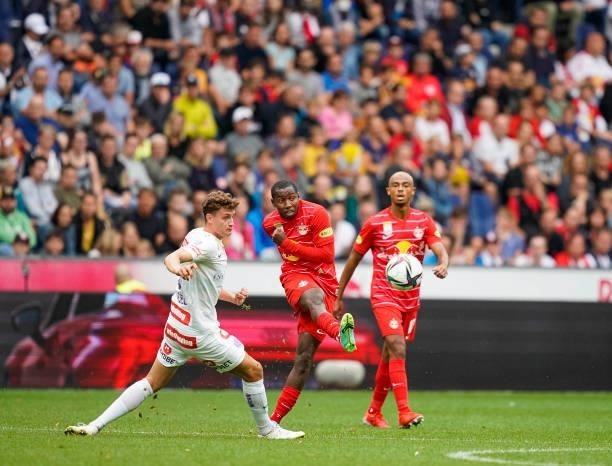 Eric Martel of FK Austria Wien in action against Mohamed Camara of FC Red Bull Salzburg during the Admiral Bundesliga match between FC Red Bull...