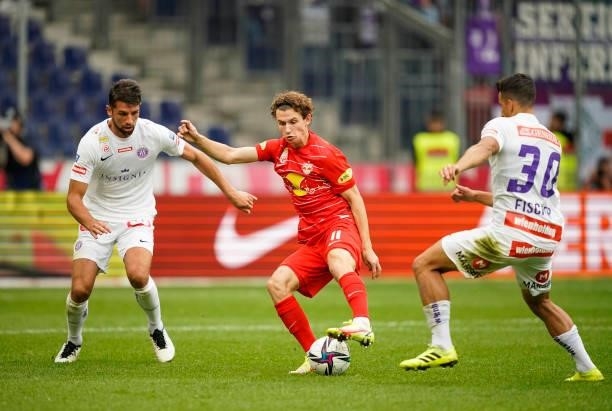 Lukas Muehl and Manfred Fischer of FK Austria Wien in action against Brenden Russell Aaronson of FC Red Bull Salzburg during the Admiral Bundesliga...