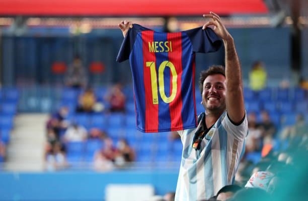 Barcelona supporter showing Leo Messi's shirt during the match between FC Barcelona and Juventus, corresponding to the friendy Joan Gamper Trophy,...