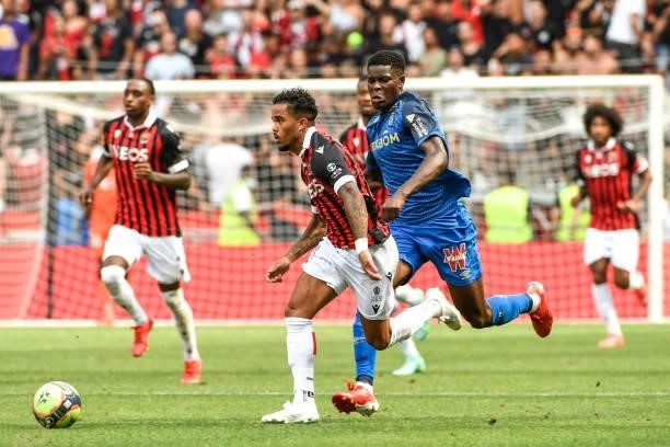 Justin KLUIVERT of Nice and Marshall MUNETSI of Reims during the Ligue 1 football match between Nice and Reims at Allianz Riviera on August 8, 2021