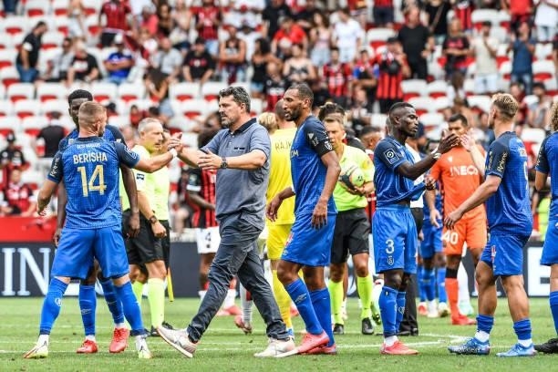 Oscar GARCIA head coach and Valon BERISHA of Reims and his players during the Ligue 1 football match between Nice and Reims at Allianz Riviera on...