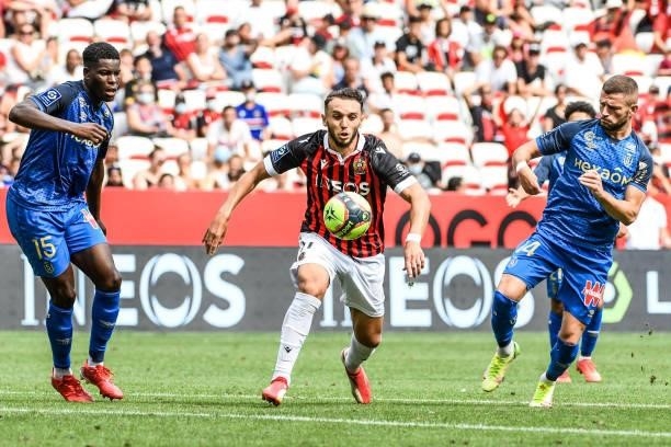 Amine GOUIRI of Nice and Marshall MUNETSI and Valon BERISHA of Reims during the Ligue 1 football match between Nice and Reims at Allianz Riviera on...