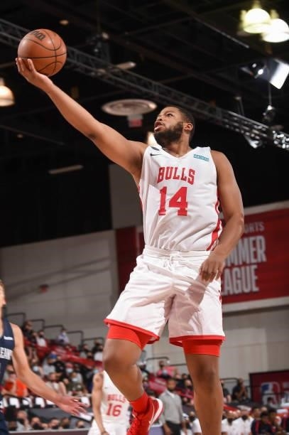 Omari Spellman of the Chicago Bulls drives to the basket during the 2021 Las Vegas Summer League on August 9, 2021 at the Cox Pavilion in Las Vegas,...