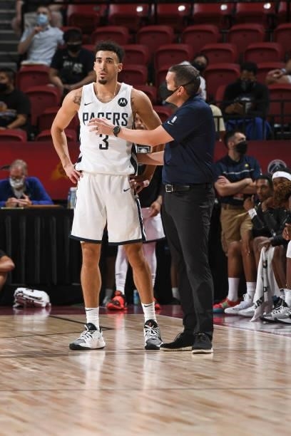 Mike Weinar of the Indiana Pacers talks to Chris Duarte of the Indiana Pacers during the 2021 Las Vegas Summer League on August 9, 2021 at the Thomas...