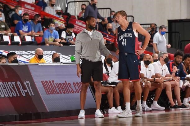 Head Coach Willie Green of the New Orleans Pelicans talks to David DiLeo of the New Orleans Pelicans during the 2021 Las Vegas Summer League on...