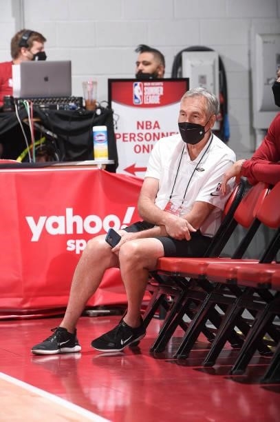 Consultant, Mike D'Antoni of the New Orleans Pelicans looks on before the game against the Chicago Bulls during the 2021 Las Vegas Summer League on...
