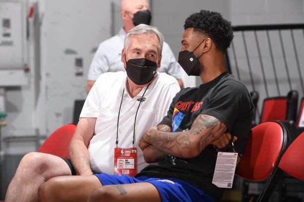Consultant, Mike D'Antoni of the New Orleans Pelicans talks to Nickeil Alexander-Walker of the New Orleans Pelicans before the game against the...