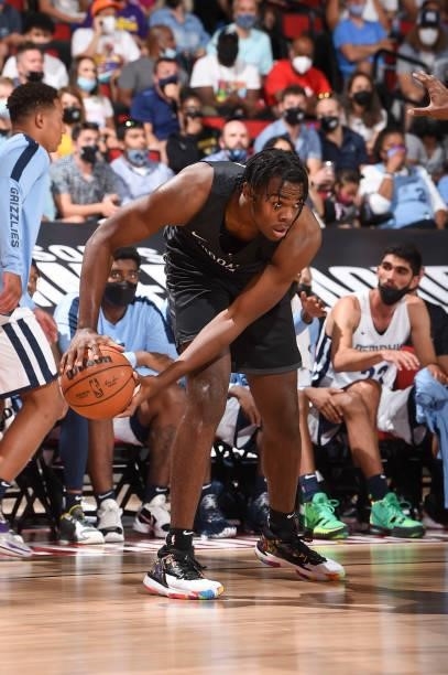 DayRon Sharpe of the Brooklyn Nets handles the ball during the 2021 Las Vegas Summer League on August 9, 2021 at the Cox Pavilion in Las Vegas,...