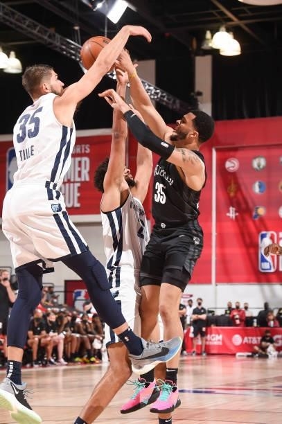 Quinndary Weatherspoon of the Brooklyn Nets passes the ball during the 2021 Las Vegas Summer League on August 9, 2021 at the Cox Pavilion in Las...