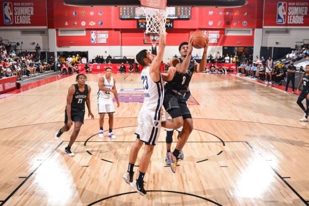 Cam Thomas of the Brooklyn Nets drives to the basket during the 2021 Las Vegas Summer League on August 9, 2021 at the Cox Pavilion in Las Vegas,...