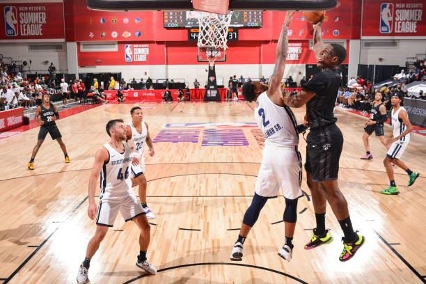 Reggie Perry of the Brooklyn Nets drives to the basket during the 2021 Las Vegas Summer League on August 9, 2021 at the Cox Pavilion in Las Vegas,...