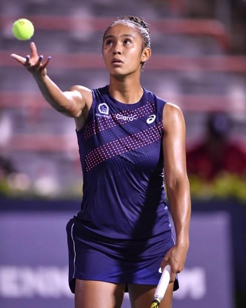 Leylah Fernandez of Canada serves during her Womens Singles first round match against Harriet Dart of Great Britain on Day One of the National Bank...