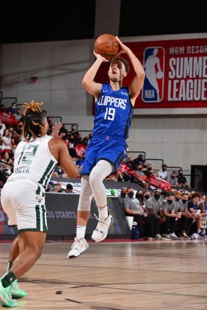 Jordan Ford of the LA Clippers shoots the ball against the Milwaukee Bucks during the 2021 Las Vegas Summer League on August 9, 2021 at the Cox...
