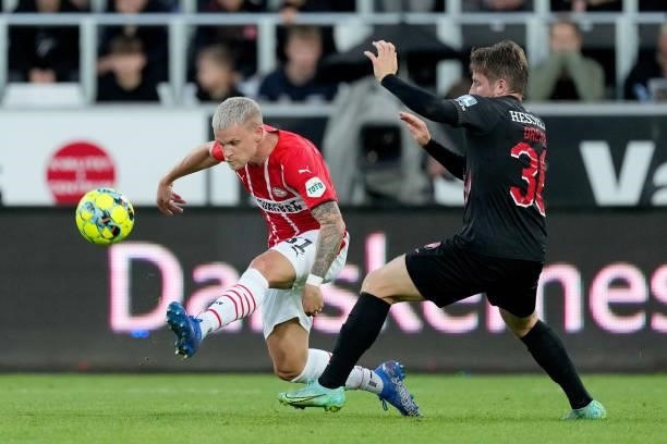 Philipp Max of PSV, Anders Dreyer of FC Midtjylland during the UEFA Champions League match between FC Midtjylland v PSV at the Arena Herning on...