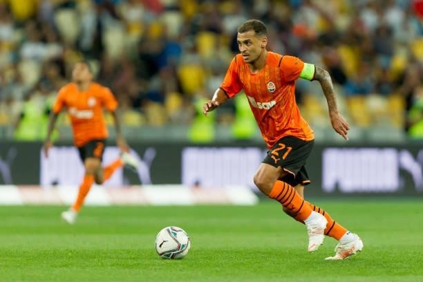 Alan Patrick of Shakhtar Donetsk controls the ball during the UEFA Champions League 2021-22 third qualifying round 2nd leg between Shakhtar Donetsk...