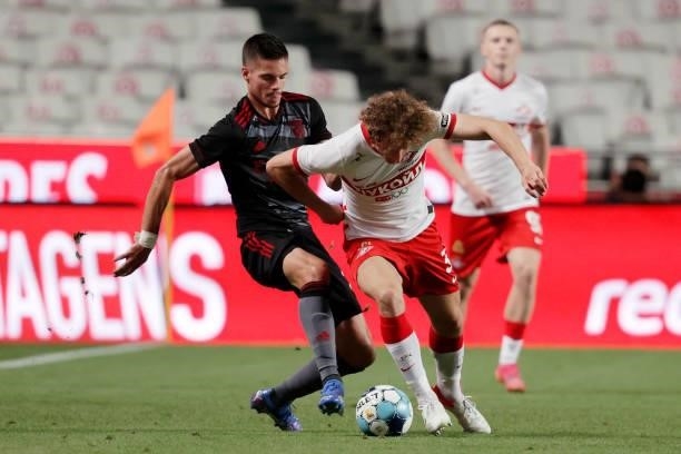 Julian Weigl of SL Benfica, Alex Kral of FC Spartak Moskva during the UEFA Champions League match between Benfica v Spartak Moscow at the Estadio do...