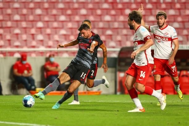 Roman Yatemchuck of SL Benfica scores SL Benfica second goal during the UEFA Champions League Third Qualifying Round Leg One match between SL Benfica...