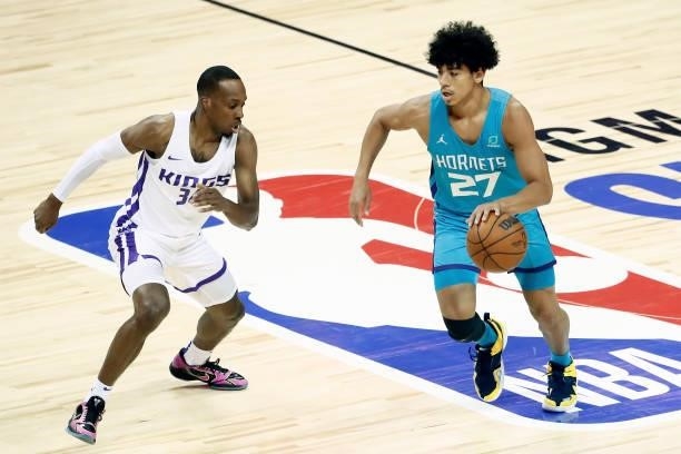 Carton of Charlotte Hornets drives to the basket against the Sacramento Kings during the 2021 Las Vegas Summer League on August 9, 2021 at the Thomas...