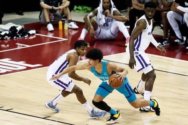 Grant Riller of the Charlotte Hornets drives to the basket against the Sacramento Kings during the 2021 Las Vegas Summer League on August 9, 2021 at...