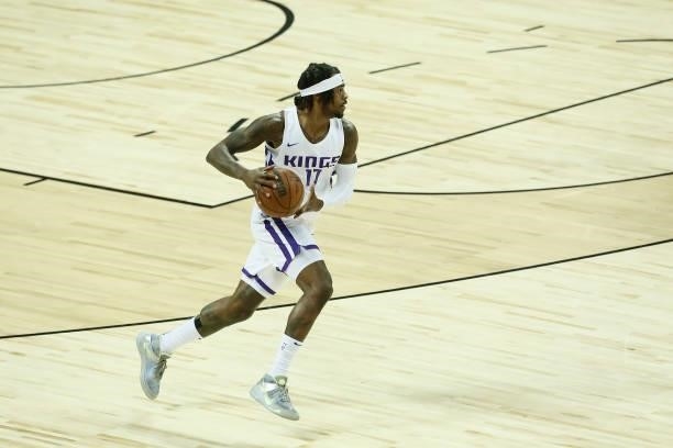 Ade Murkey of the Sacramento Kings drives to the basket against the Charlotte Hornets during the 2021 Las Vegas Summer League on August 9, 2021 at...