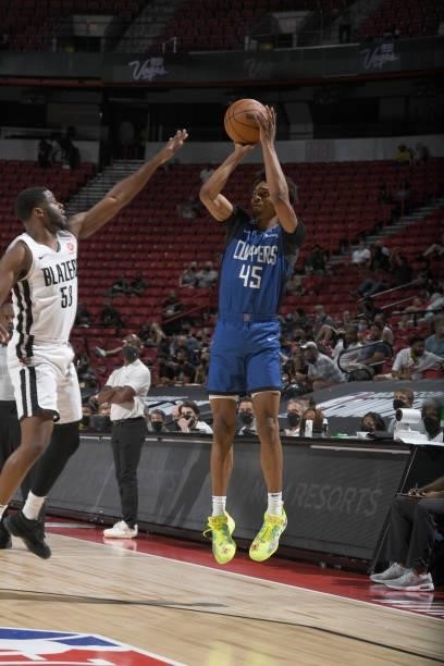 Keon Johnson of the LA Clippers shoots the ball against the Portland Trail Blazers during the 2021 Las Vegas Summer League on August 10, 2021 at the...