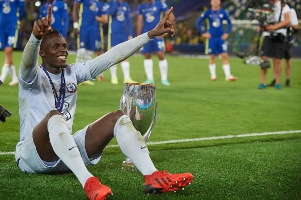 Edouard Mendy of Chelsea with the trophy during the UEFA Super Cup Final match between Chelsea CF and Villarreal CF at Windsor Park on August 11,...