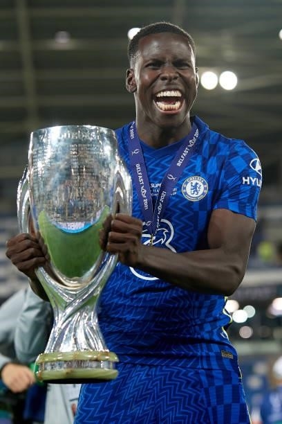 Kurt Zouma of Chelsea lifts the trophy after winning with his team the during the UEFA Super Cup Final match between Chelsea CF and Villarreal CF at...