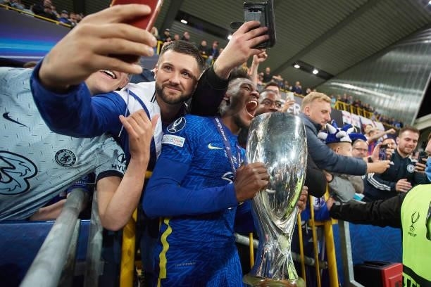 Callum Hudson-Odoi of Chelsea lifts the trophy after winning with his team the the UEFA Super Cup Final match between Chelsea CF and Villarreal CF at...