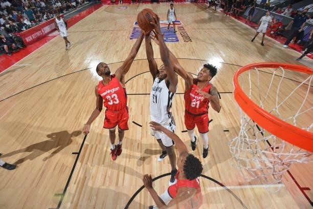 DayRon Sharpe of the Brooklyn Nets rebounds the ball against the Washington Wizards during the 2021 Las Vegas Summer League on August 12, 2021 at the...