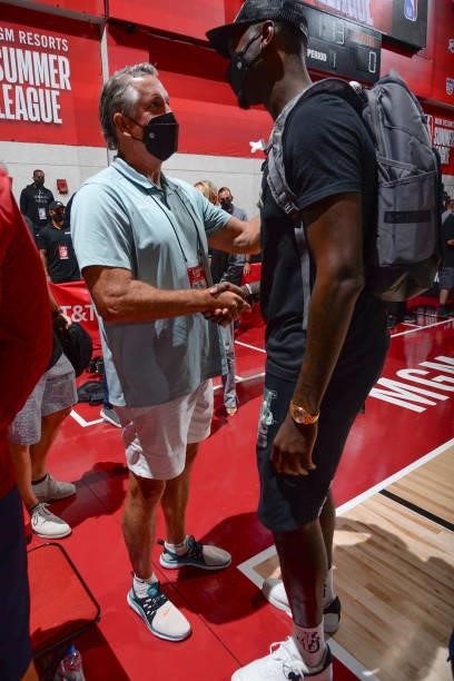 Director of Player Personnel, Dave Babcock of the Milwaukee Bucks talks to Bobby Portis of the Milwaukee Bucks before the game between the LA...