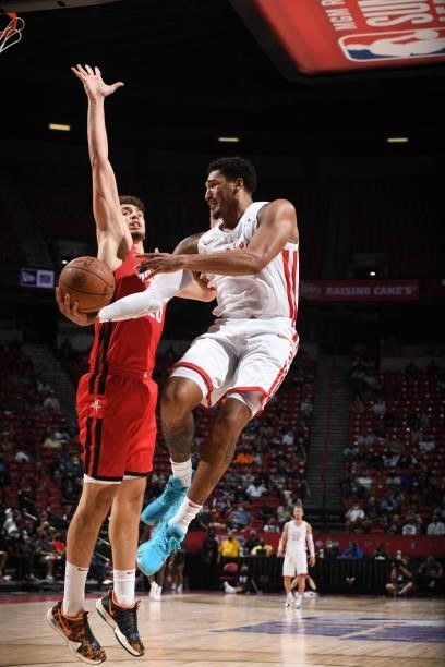 Ishmail Wainright of the Toronto Raptors drives to the basket against the Houston Rockets during the 2021 Las Vegas Summer League on August 12, 2021...